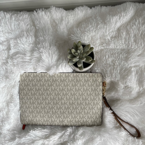 Micheal Kors Logo Travel Wristlet Large - Picture 4 of 7